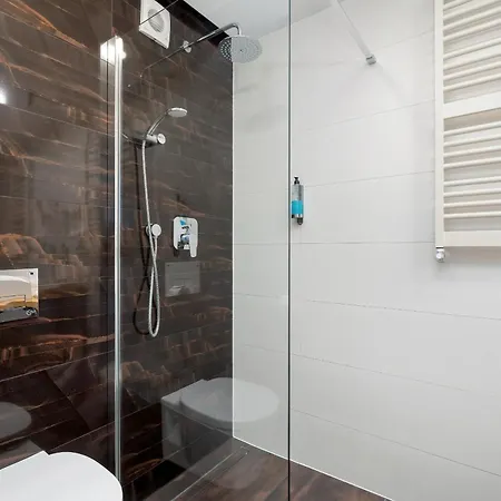Baltin With Gym, Sauna & Swimming Pool By Renters * ملنك