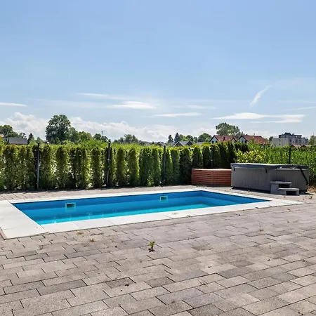 Baltin With Gym, Sauna & Swimming Pool By Renters شقة